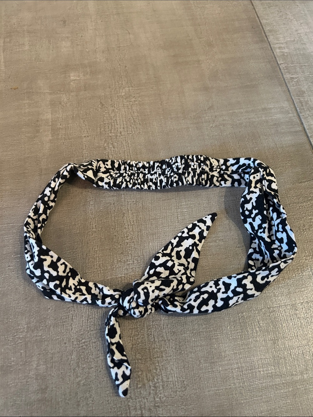 Black & White Printed Women's Headband with Knot. Athleta